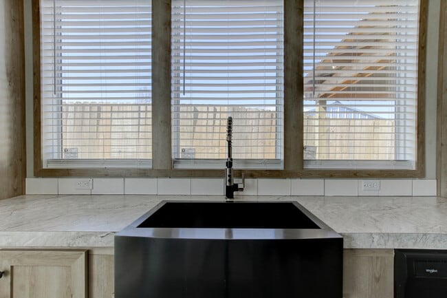 Building Photo - 5233 Clarksville Rd