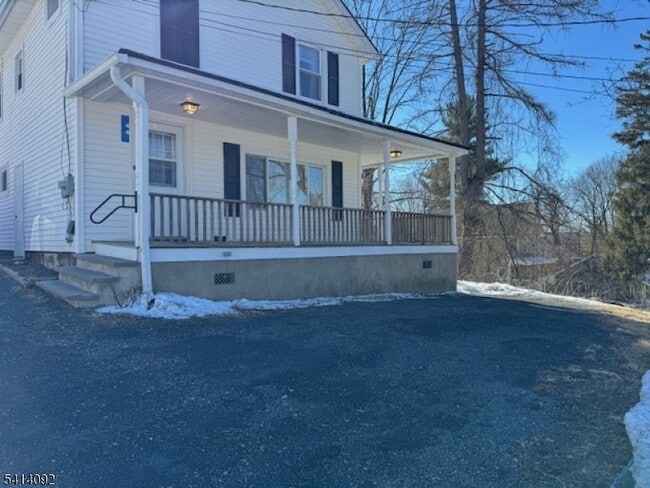 Building Photo - 44 Oak St