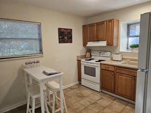 Full Kitchen - 2696 Faringdon Dr