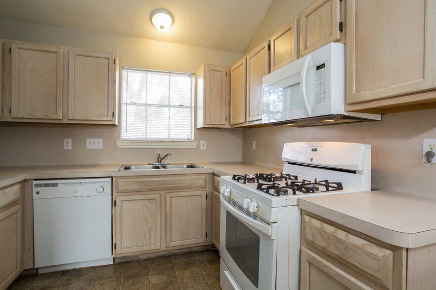 Building Photo - 23623 Prairie Bird Dr