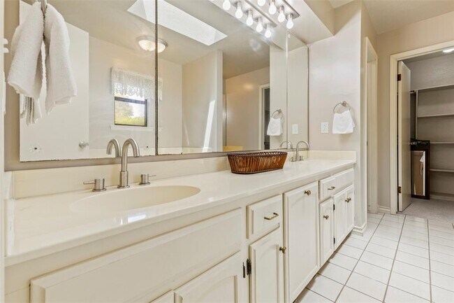 Building Photo - 57 Serenada Ln