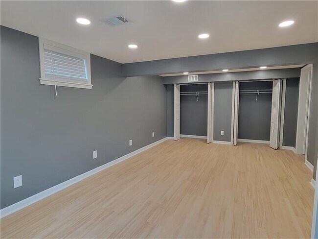 Building Photo - 113 Meadowbrook Dr