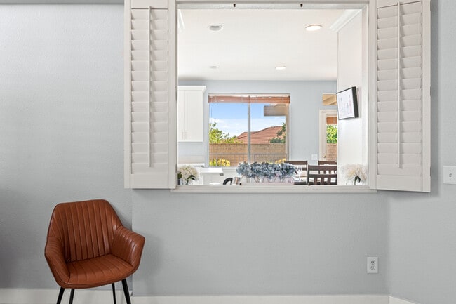 Building Photo - 10919 Mirador Dr