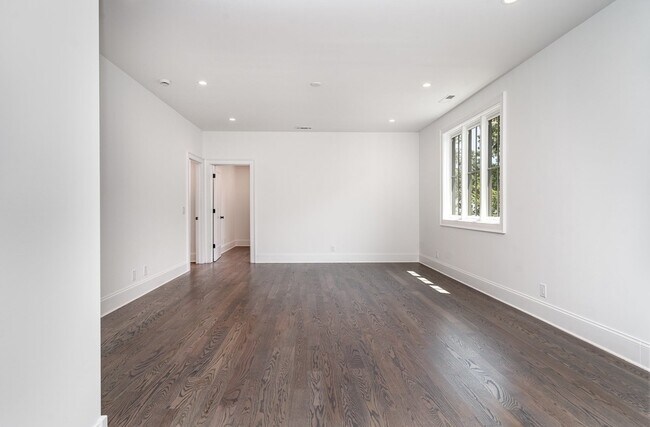 Building Photo - 909B Gale Ln