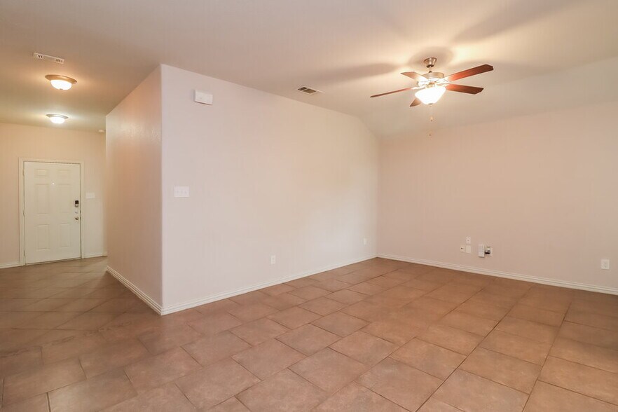 Building Photo - 7648 Hollow Point Dr