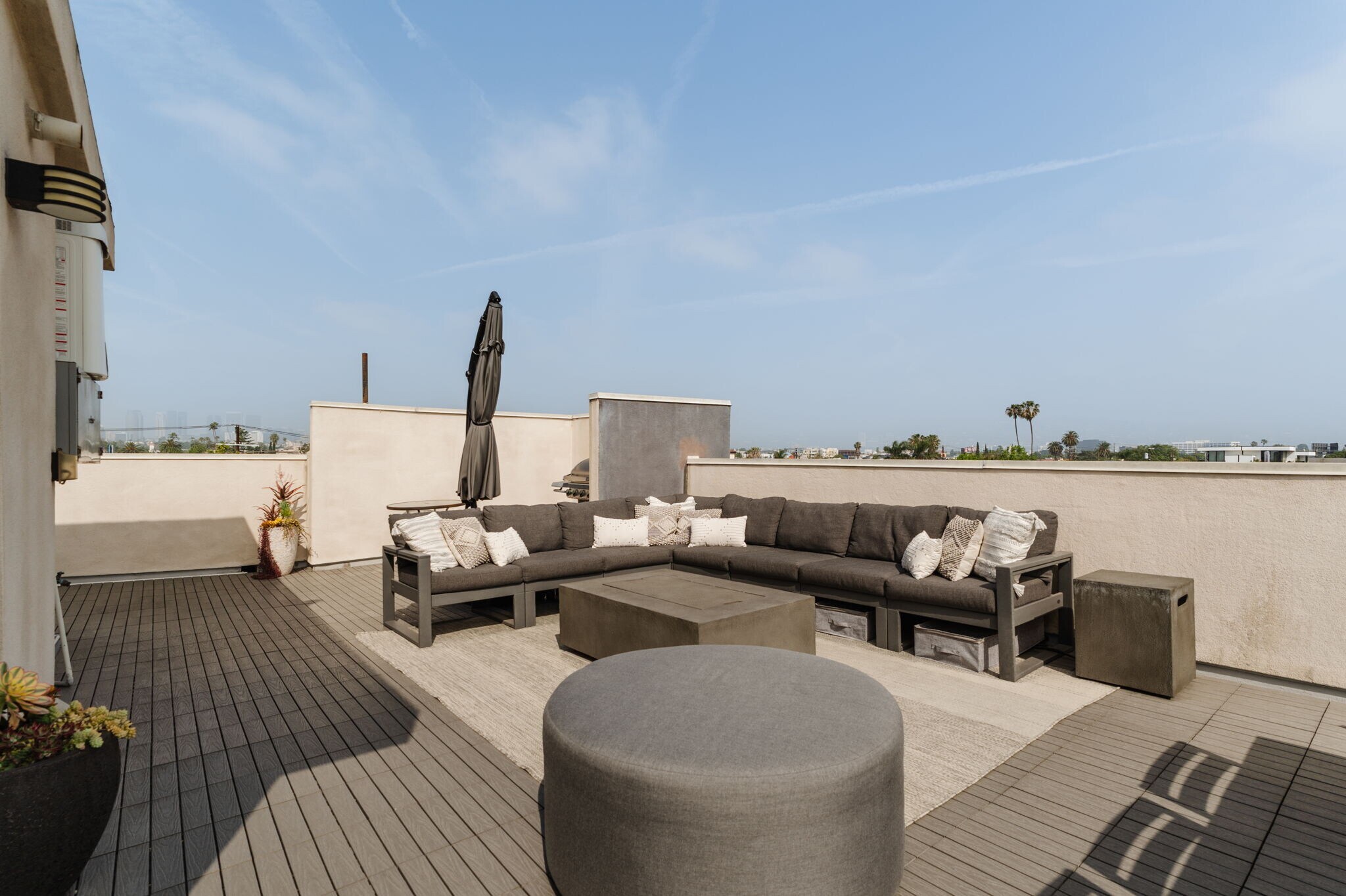 Building Photo - 6072 Pickford St