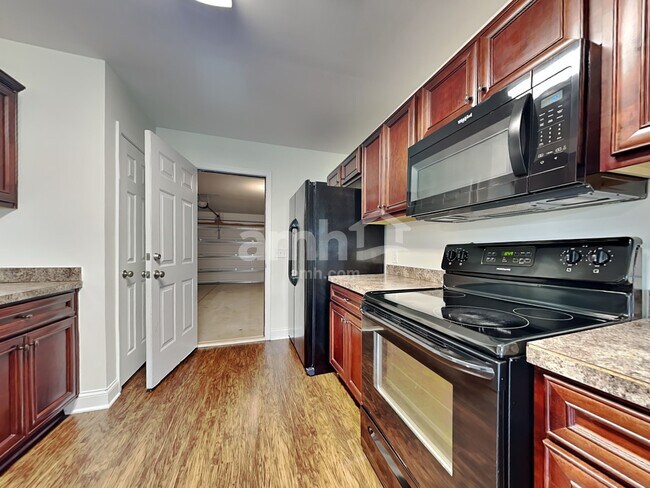 Building Photo - 2904 John Cabot Dr