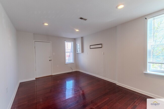 Building Photo - 2608 E Fayette St