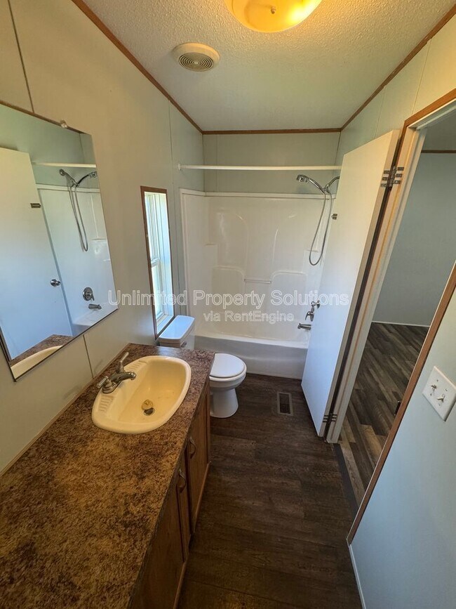 Building Photo - 9499 Wendi Dr NE
