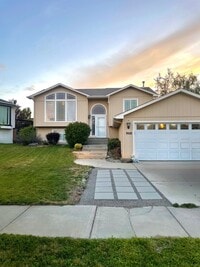Building Photo - 908 S Salish Ct
