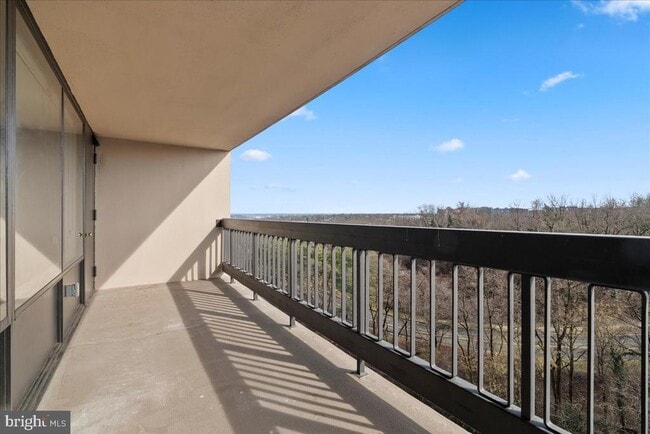 Building Photo - 3705 S George Mason Dr