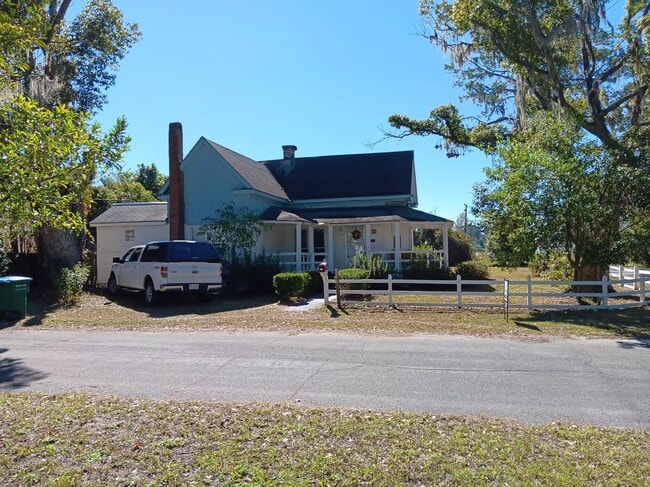 Building Photo - 206 2nd St NW