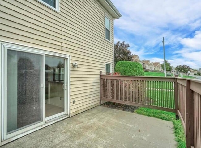 Building Photo - 3404 Whispering Hills Dr
