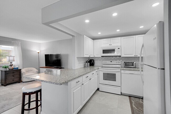 Building Photo - 646 Flanders N