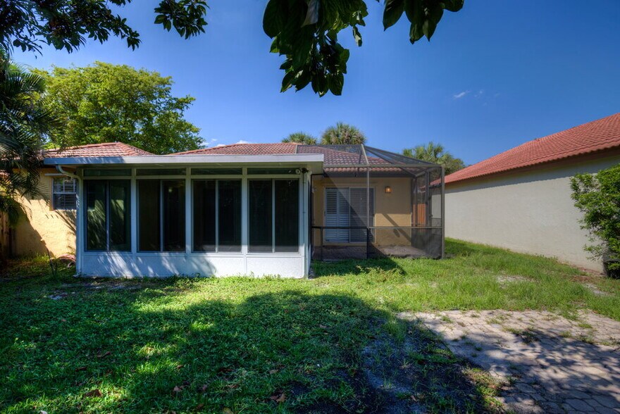 Building Photo - 4900 NW 56th St