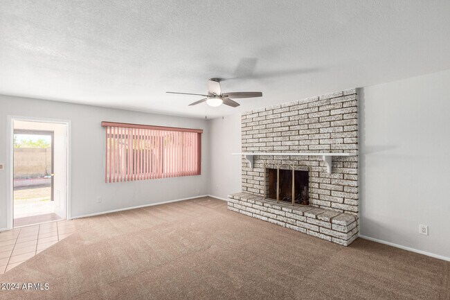 Building Photo - 1835 E Yale Dr