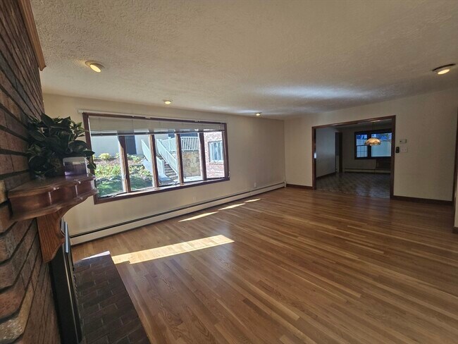 Building Photo - 85 Lynde St
