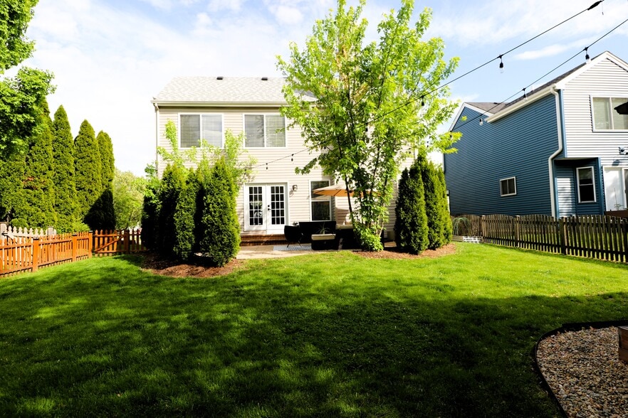 Building Photo - 2207 Periwinkle Ln