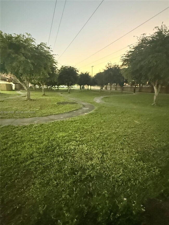 Building Photo - 2162 W 60th St