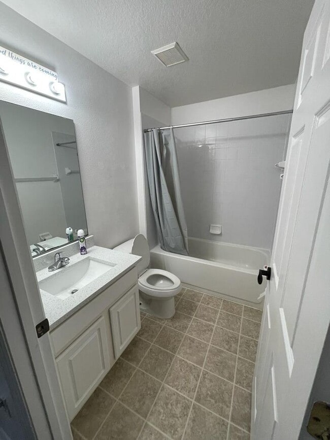 Building Photo - AVAILABLE NOW