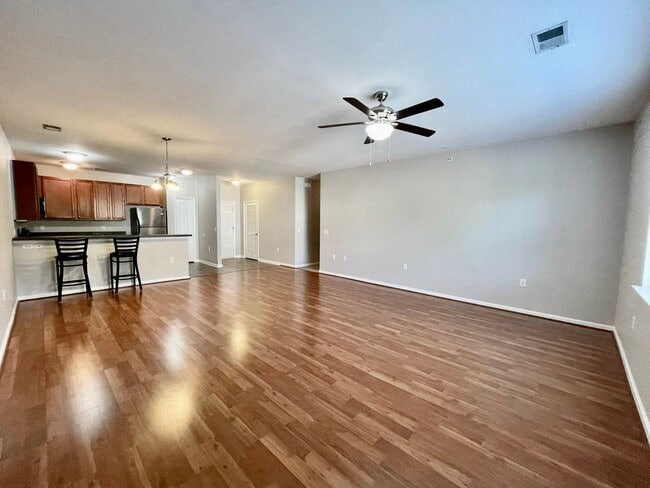 Building Photo - 2 Bedroom Condo w/Open Floor-Plan & Stainless Steel Appliances! Some Utilities Included!