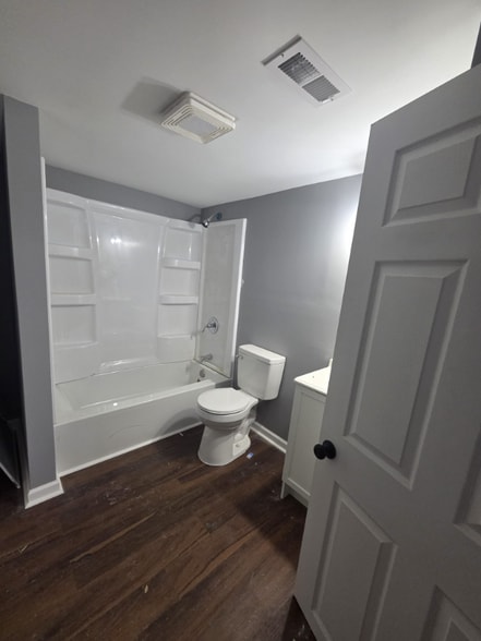 Building Photo - 513 N Miles St