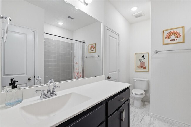 Building Photo - 509 Cedarwood St