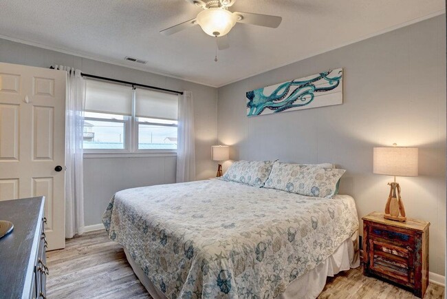 Building Photo - FURNISHED OFF-SEASON MONTHLY RENTAL-STARTI...