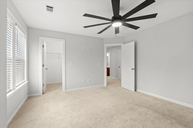 Building Photo - 239 Prominence Dr