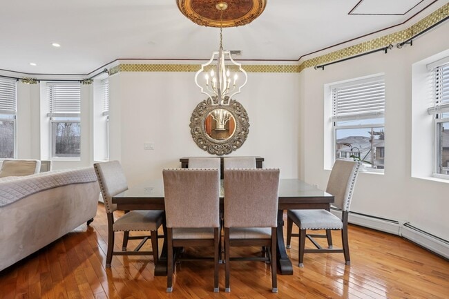 Building Photo - 239 Desoto Pl