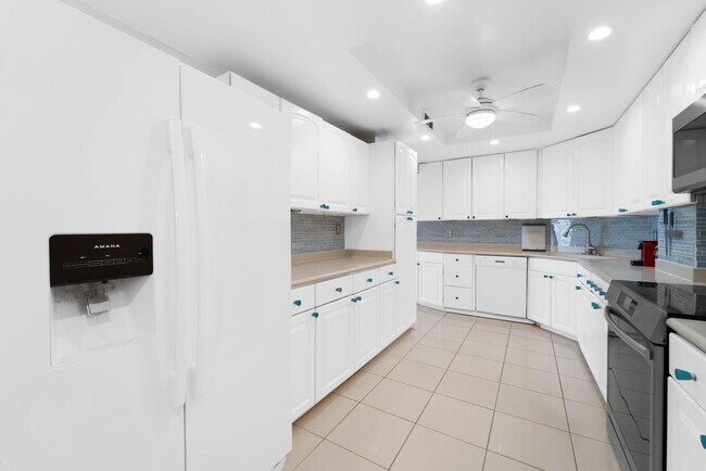 Building Photo - 111 N Pompano Beach Blvd