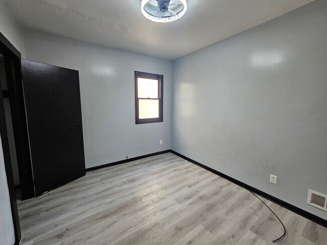 Building Photo - 6100 Hough Ave