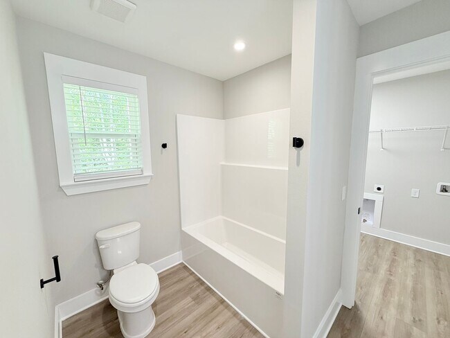 Building Photo - Stylish 3-Bedroom Home