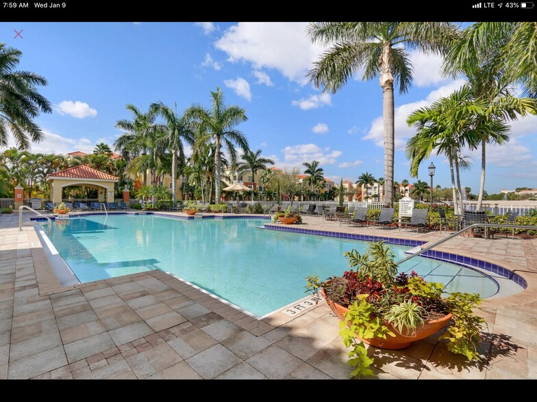 Commmunity pool with hot tub - 11041 Legacy Blvd
