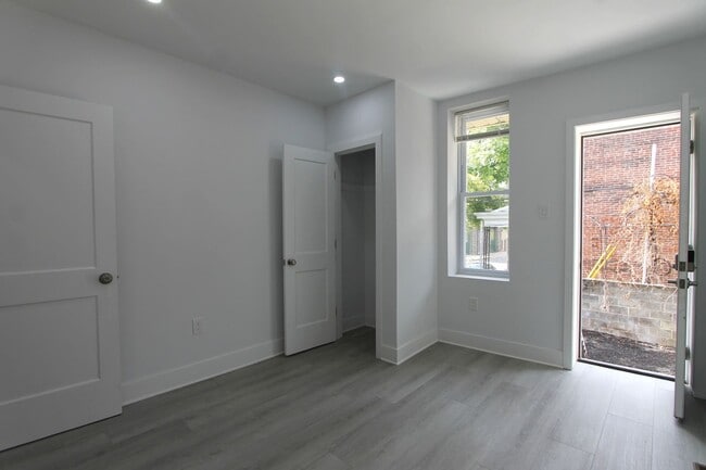 Building Photo - 103 E Coulter St