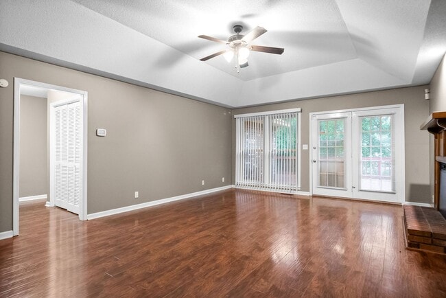 Building Photo - 735 Cayce Dr