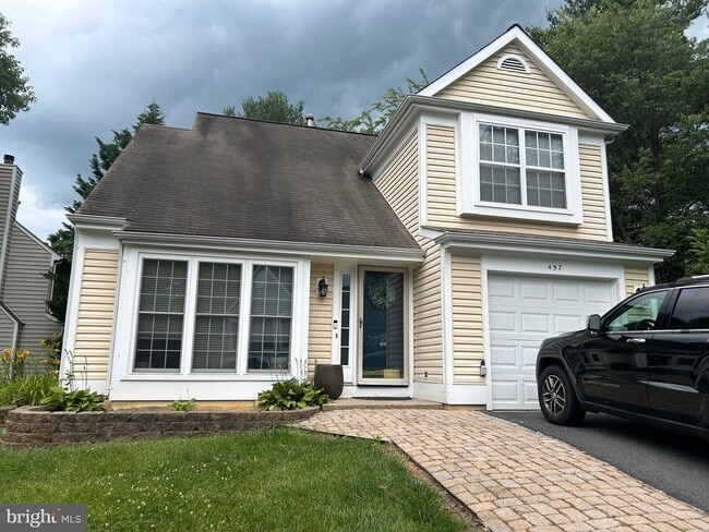 Primary Photo - 457 Foxridge Dr SW