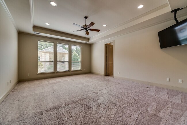 Building Photo - Gorgeous Custom Home on a private 1 acre l...