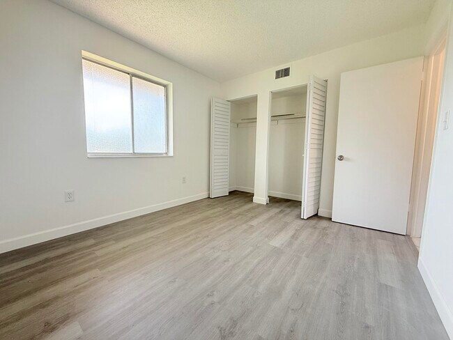 Building Photo - 6106 Forest Hill Blvd
