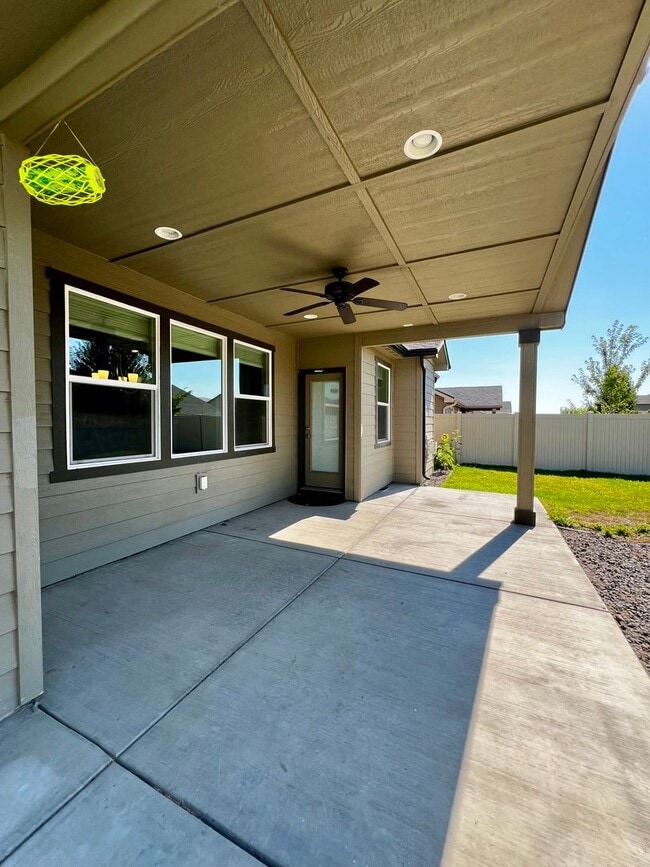 Building Photo - Non-Refundable & Security Deposit Total: $2800.00