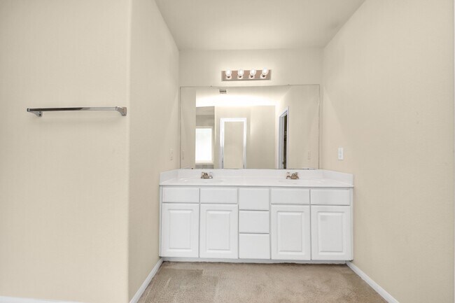 Building Photo - 15623 Sheldon Ridge Way