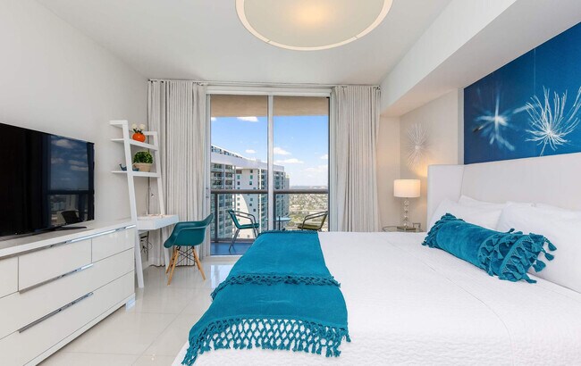 Building Photo - 485 Brickell Ave