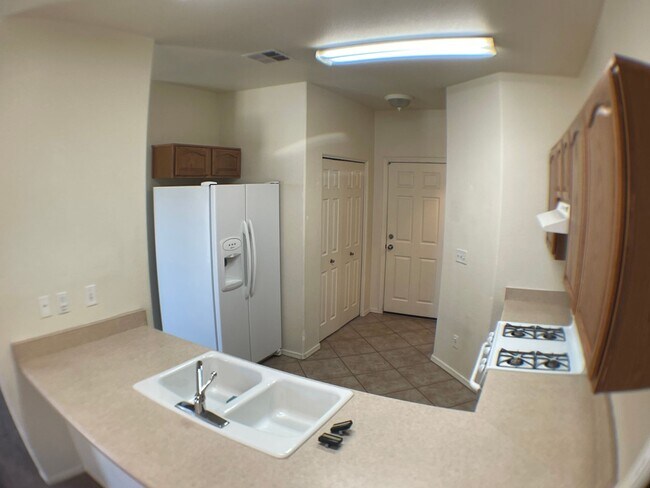 Building Photo - Spacious 3BR Townhome in Bellemont | Fenced Yard + 2-Car Garage