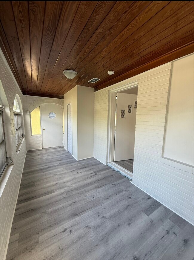 Building Photo - 410 W 46th St