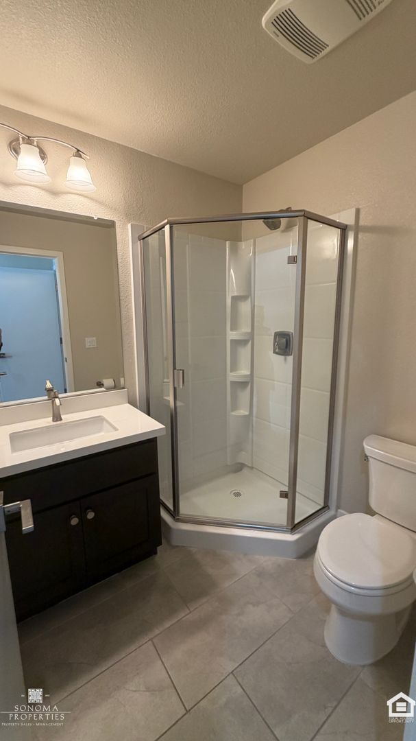 Building Photo - Modern 3-Story Living in Santa Rosa - Available Now!