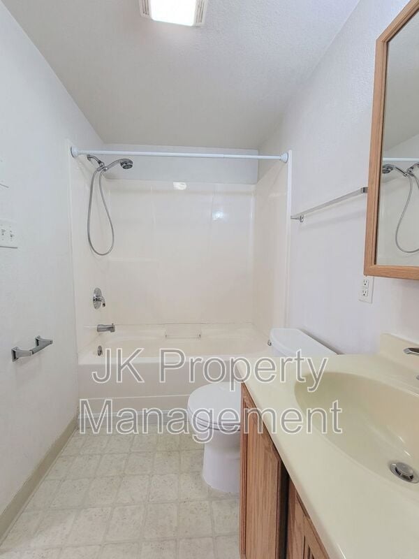 Building Photo - 4000 Ella Ave