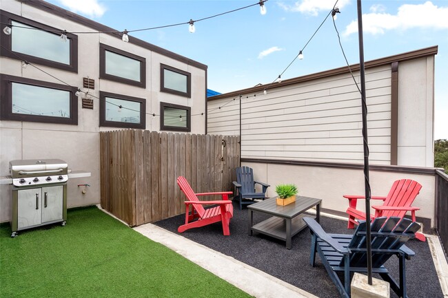 Building Photo - 2104 Webster St