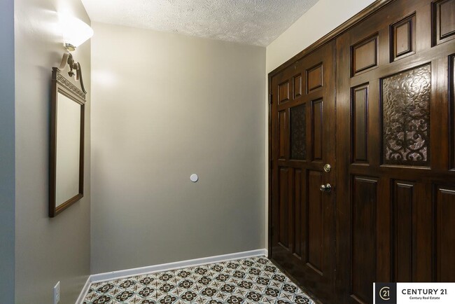 Building Photo - 845 Hidden Hills Dr