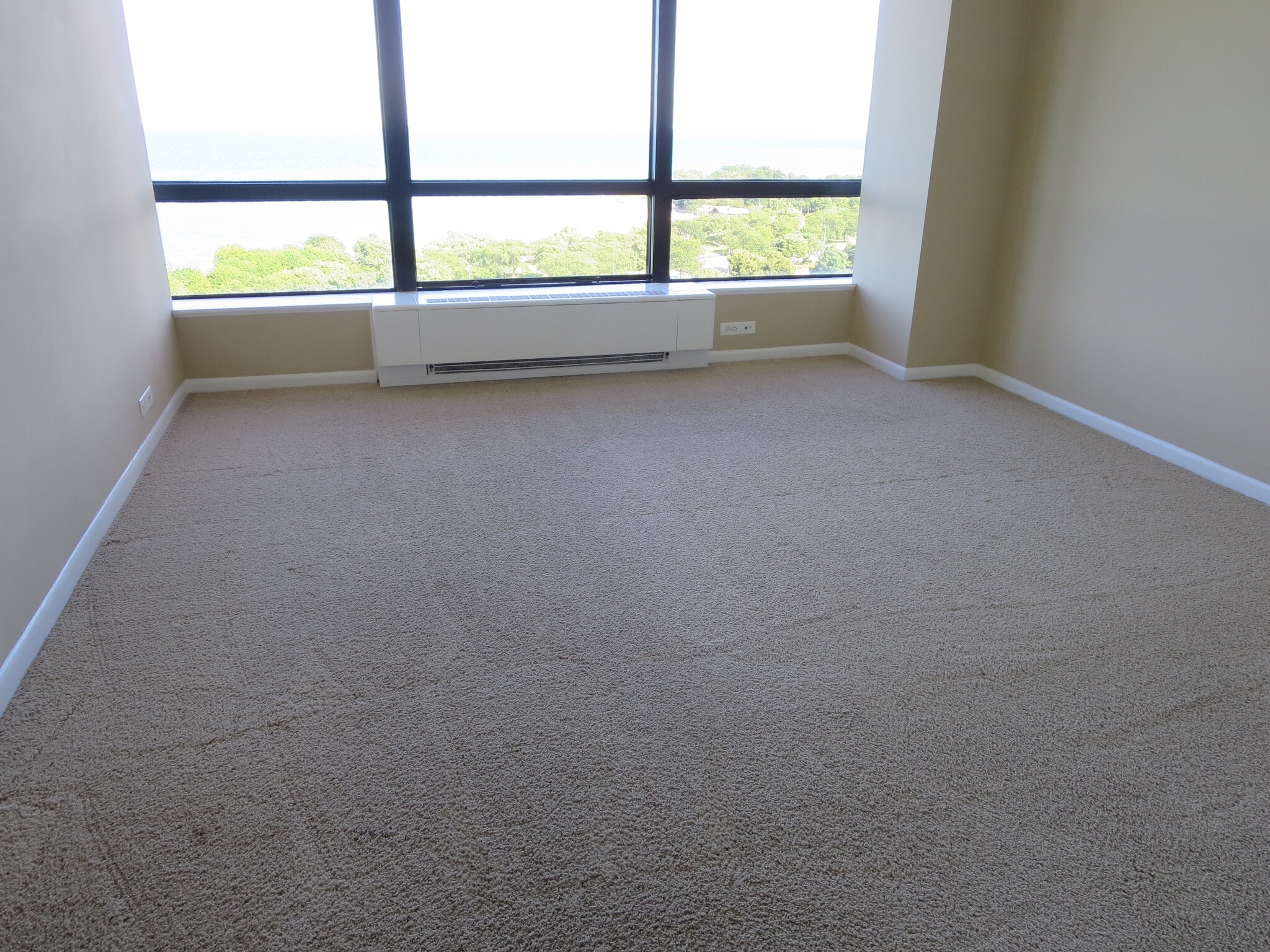 Building Photo - 5415 N Sheridan Rd