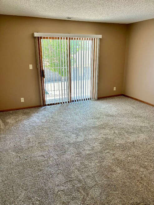 Building Photo - 5100 Emerald Dr